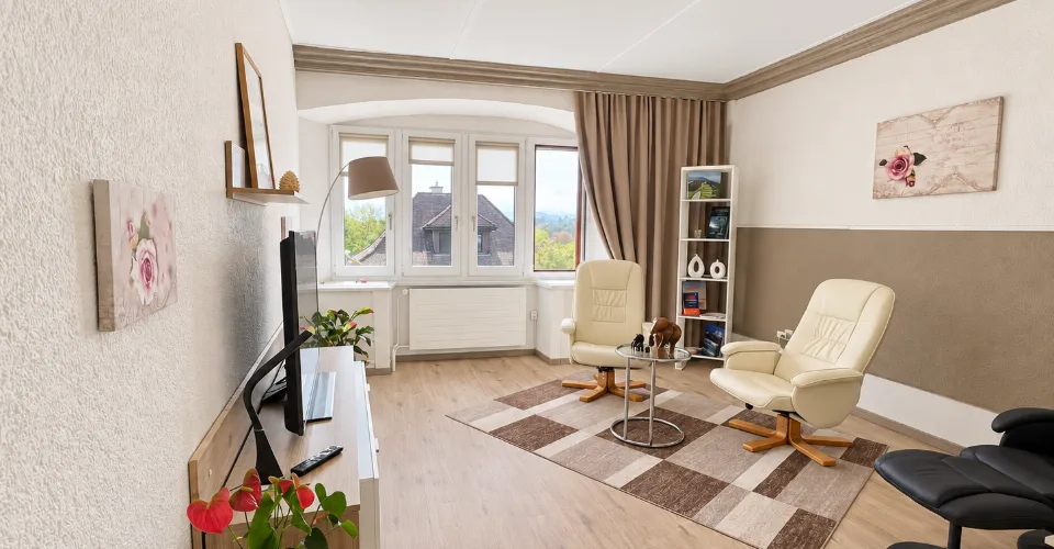 Charaktervolles Dorfhaus mit Garten und geräumigen Räumen – Foto 20 von 26