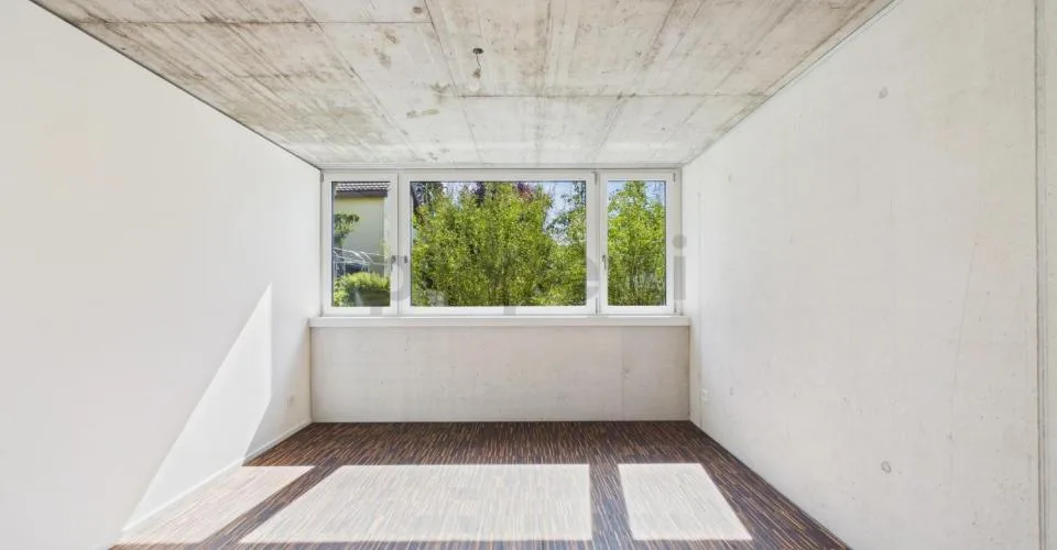 Neubau von 2023 mit Fussbodenheizung: Barrierefrei mit Aufzug, EV-L... – Foto 15 von 18