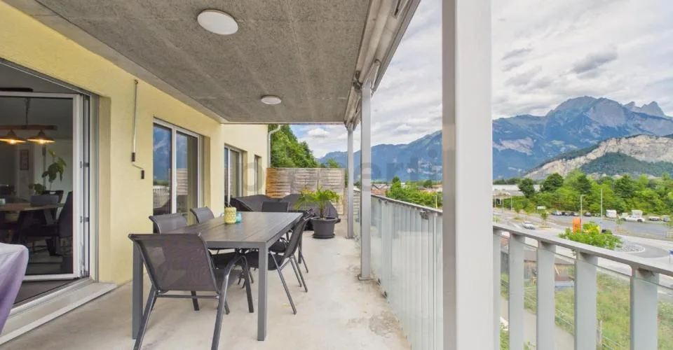 Balcone soleggiato, due bagni moderni e comfort senza barriere con ascensore