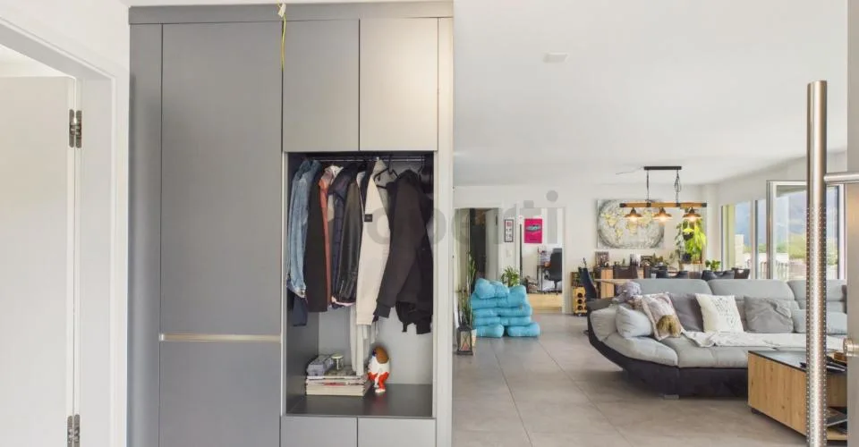 Balcone soleggiato, due bagni moderni e comfort senza barriere con ascensore