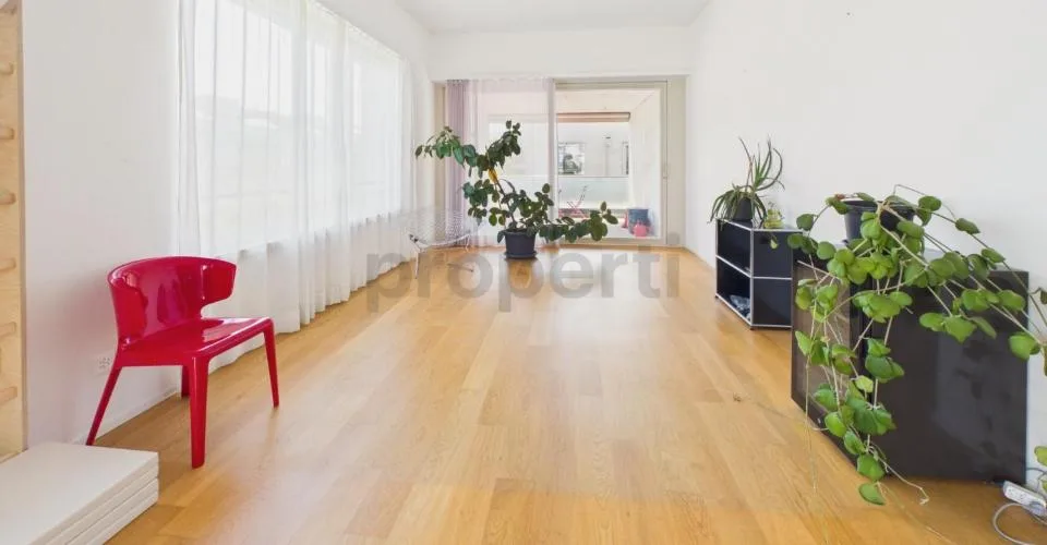 Light-flooded 4.5-room apartment with exceptional spatial feeling