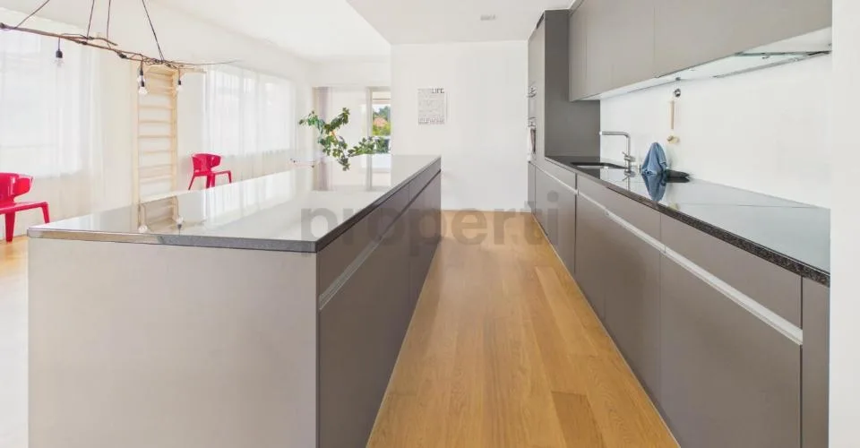 Light-flooded 4.5-room apartment with exceptional spatial feeling
