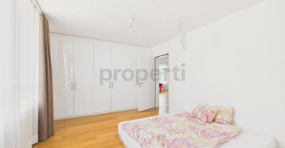Light-flooded 4.5-room apartment with exceptional spatial feeling