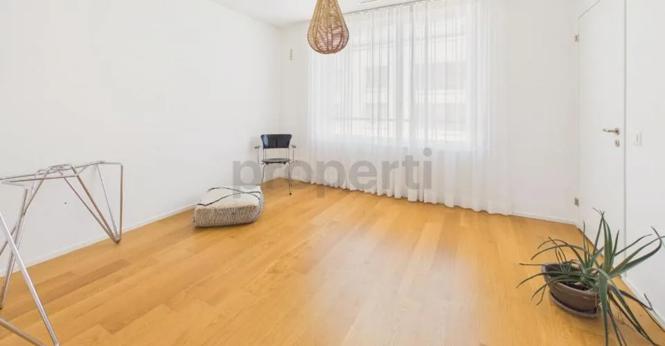 Light-flooded 4.5-room apartment with exceptional spatial feeling