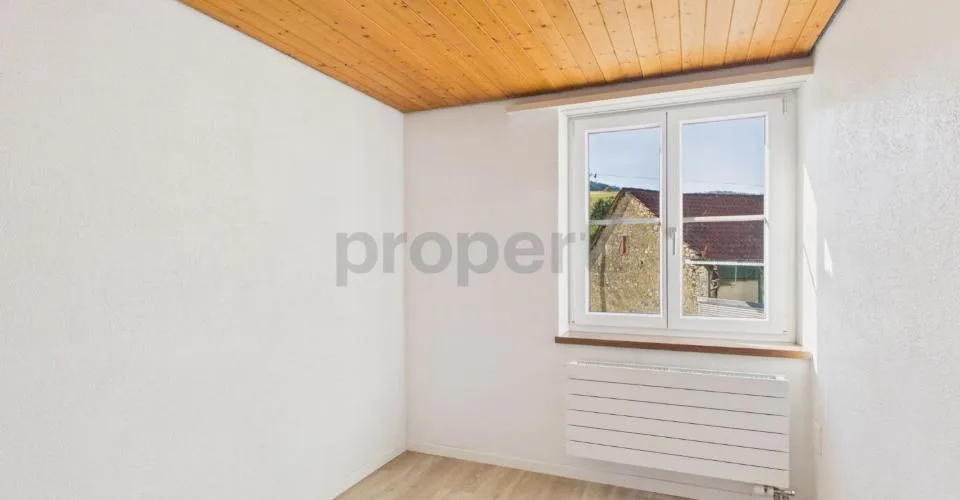 Charmante und lichtdurchflutete Wohnung mit schönem Balkon, inkl. einem Parkplatz