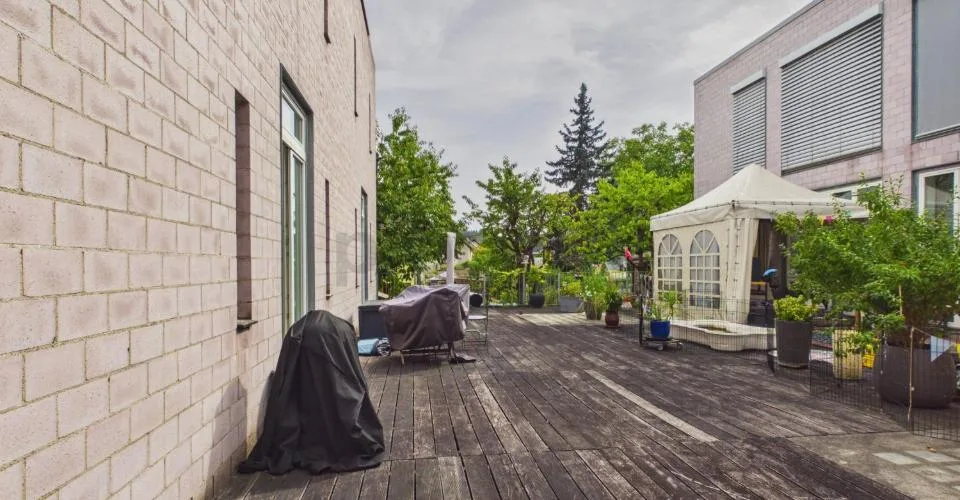 Panoramic view, high ceilings & inner courtyard - Your new home in Othmarsingen