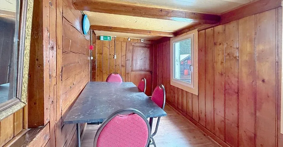 Auberge de 16 chambres avec bar à louer sur Morgins