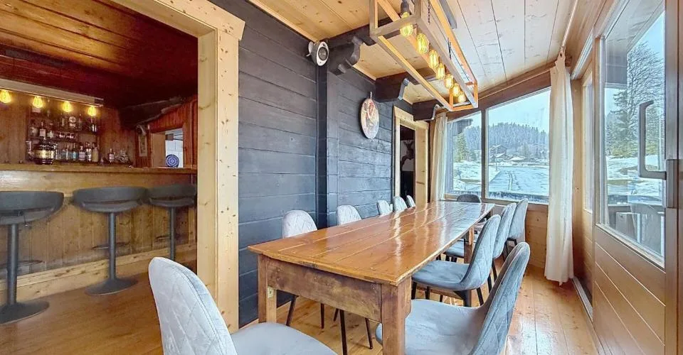 Auberge de 16 chambres avec bar à louer sur Morgins
