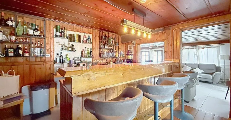 Auberge de 16 chambres avec bar à louer sur Morgins