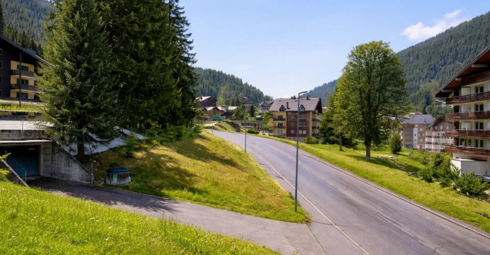 Auberge de 16 chambres avec bar à louer sur Morgins