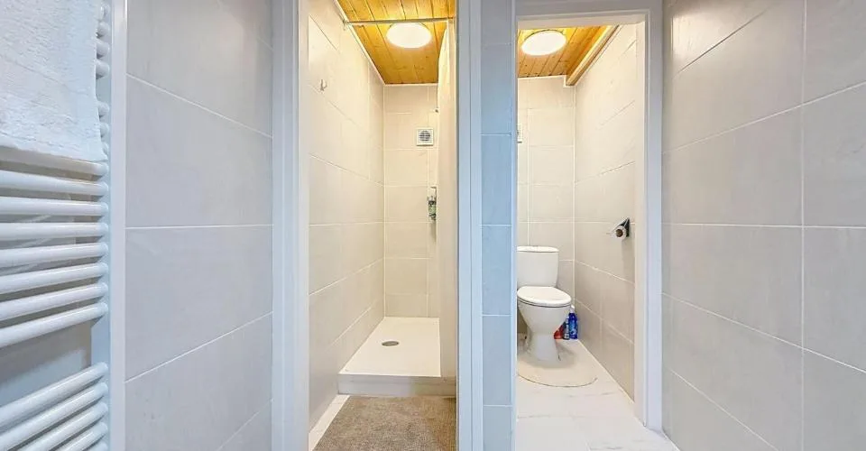Auberge de 16 chambres avec bar à louer sur Morgins