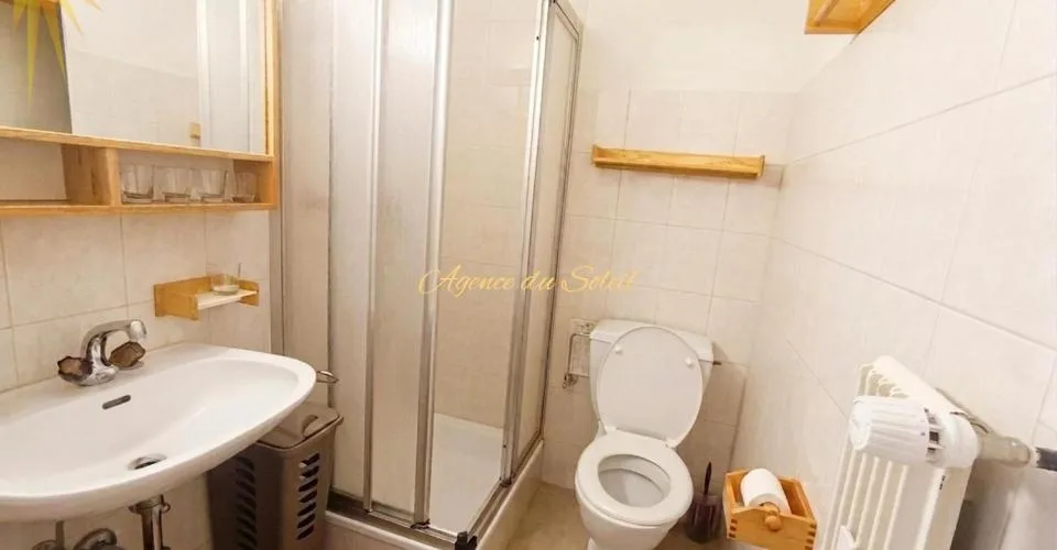 À louer pour la saison d'hiver 26/27, ce cosy appartement 2.5 pièces au centre de Crans ! – Foto 8 von 22