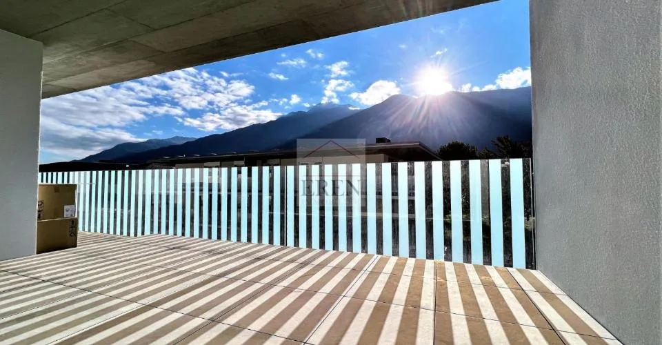 Spacieux et lumineux attique 3,5p et grande terrasse sud à louer à Fully