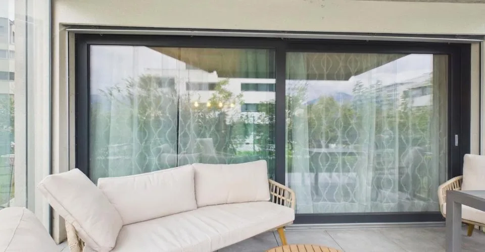 Construction récente et terrasse ensoleillée – Foto 10 von 16