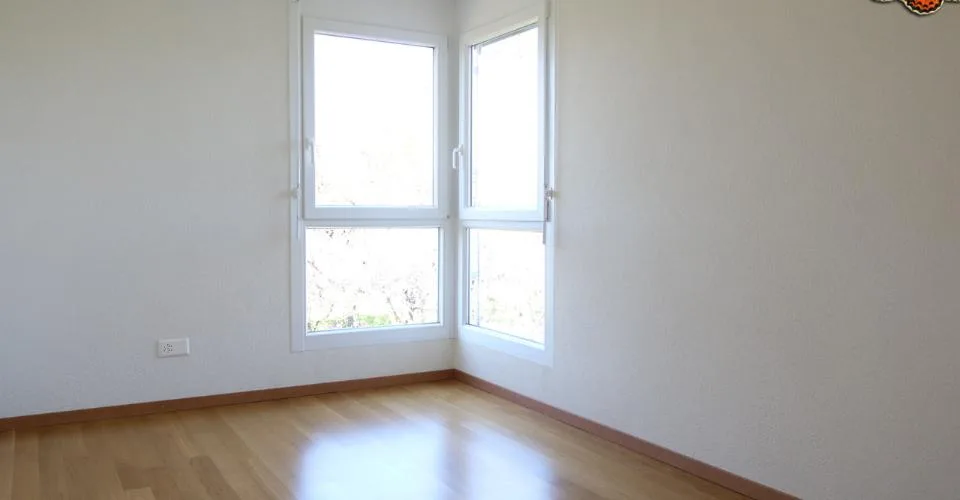 4 ½ PIECES - Residential area!