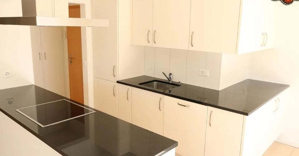 4 ½ PIECES - Residential area!
