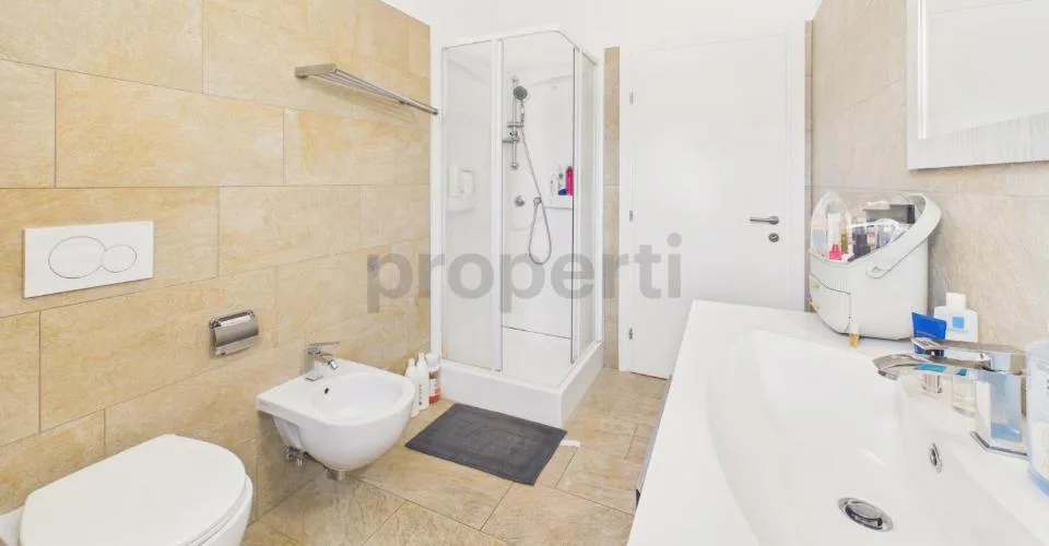 Elegant 4.5-room apartment in Bellinzona with 30 m² terrace – photo 17 of 26