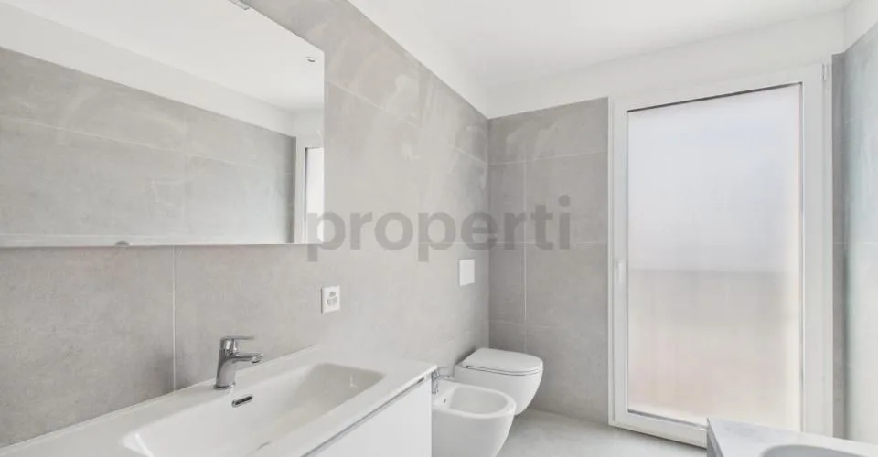 Appartement mansardé moderne 3.5 pièces avec parking et cave, Biasca – photo 22 sur 26