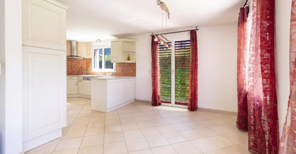Maison familiale de 5.5 pièces, 184 m2 habitable et 792 m2 de terrain – photo 2 of 30