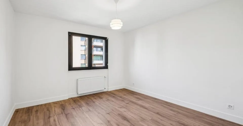 Appartement 3,5 pièces entièrement rénové - Un havre de paix avec vue – Foto 8 von 9