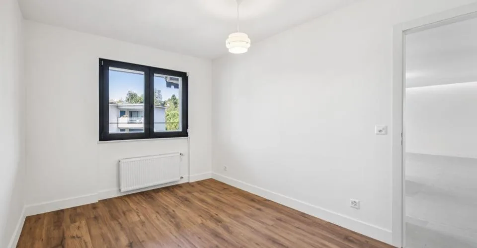 Appartement 3,5 pièces entièrement rénové - Un havre de paix avec vue – Foto 7 von 9