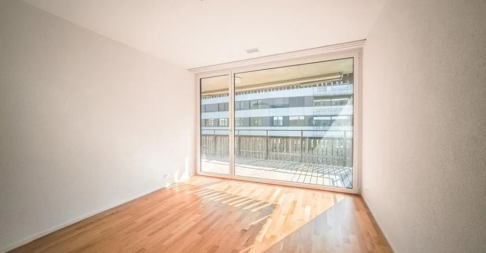 Apartment seeks single