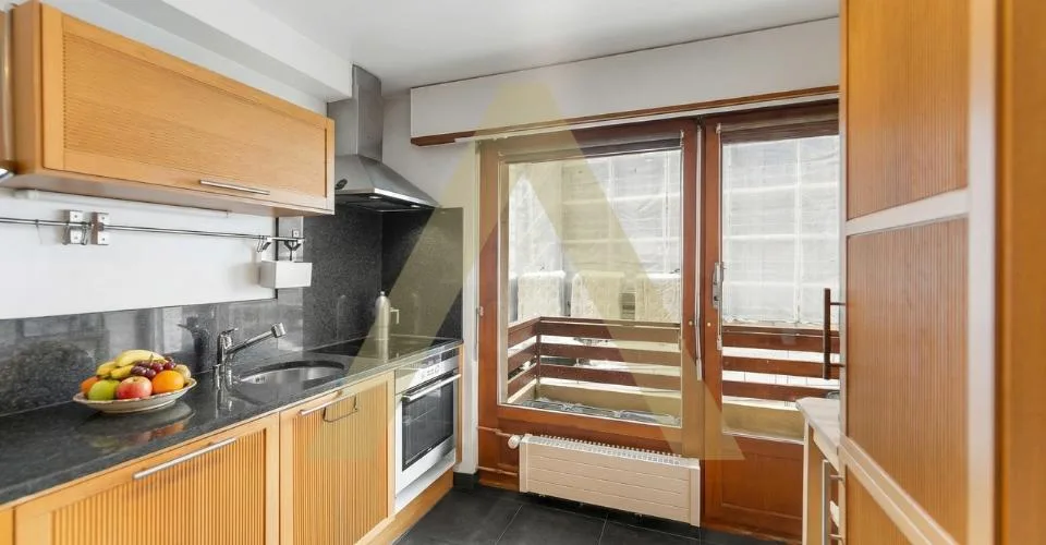 Spacieux et lumineux appartement en plein centre – Foto 3 von 13