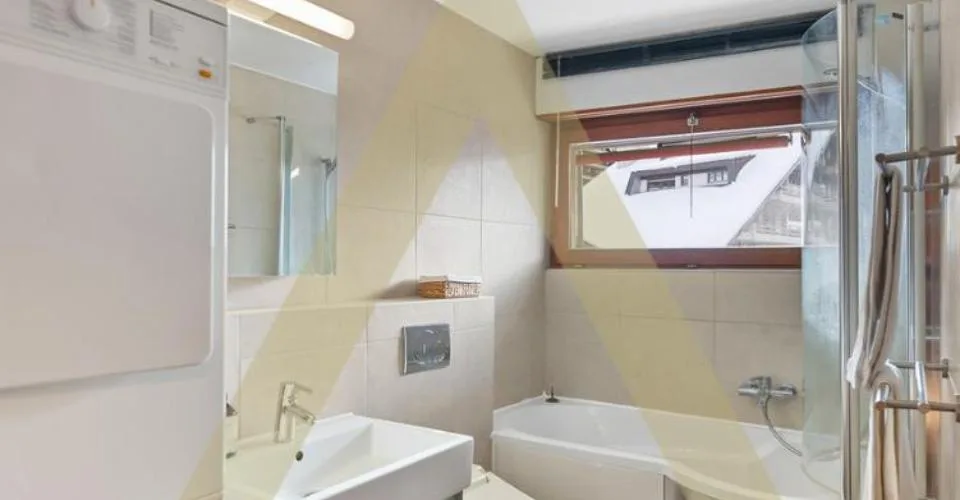 Spacieux et lumineux appartement en plein centre – Foto 8 von 13