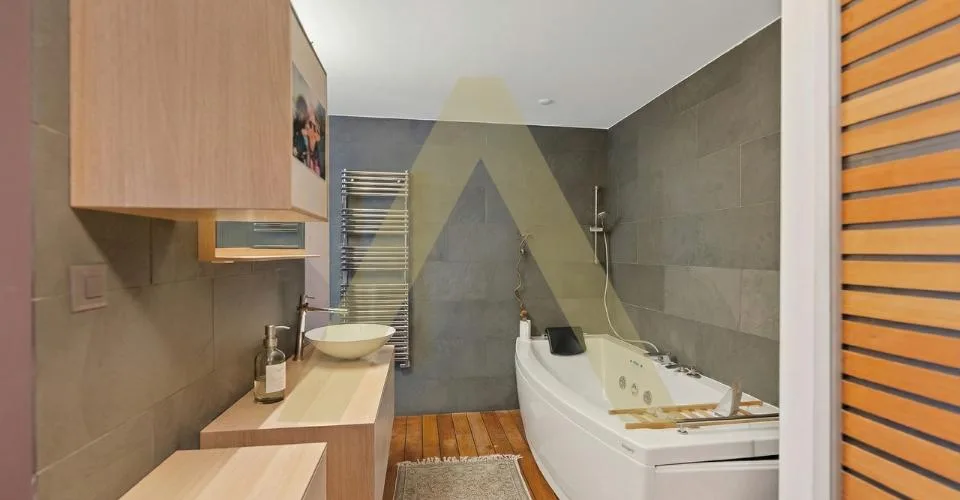 Spacieux et lumineux appartement en plein centre – Foto 5 von 13