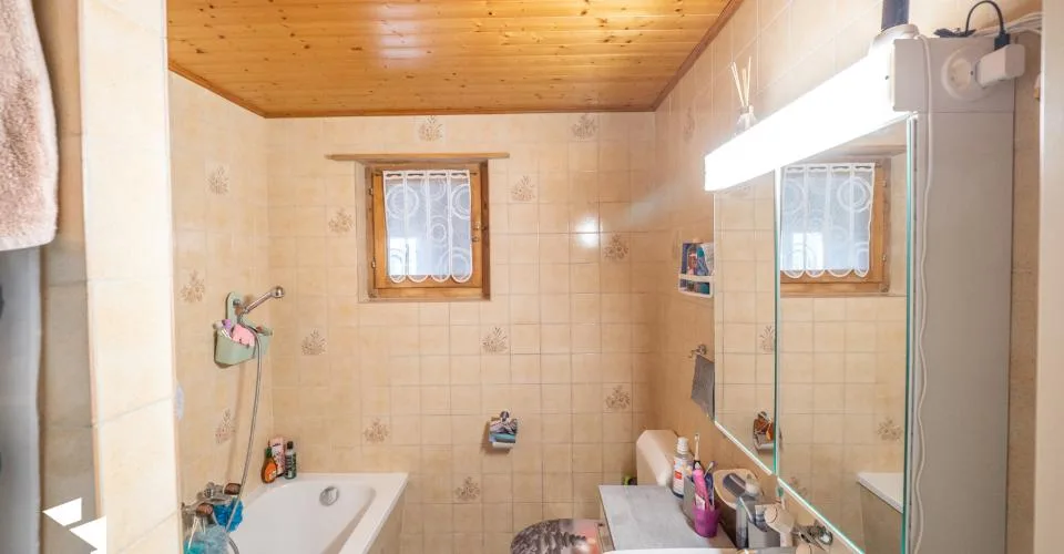 Idyllisch gelegenes Zwei-Generationen-Haus – Foto 9 von 13