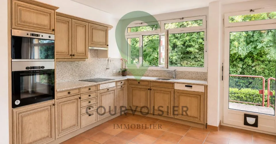 Grande villa contemporaine avec 2 logements, jardin et piscine – foto 5 di 33