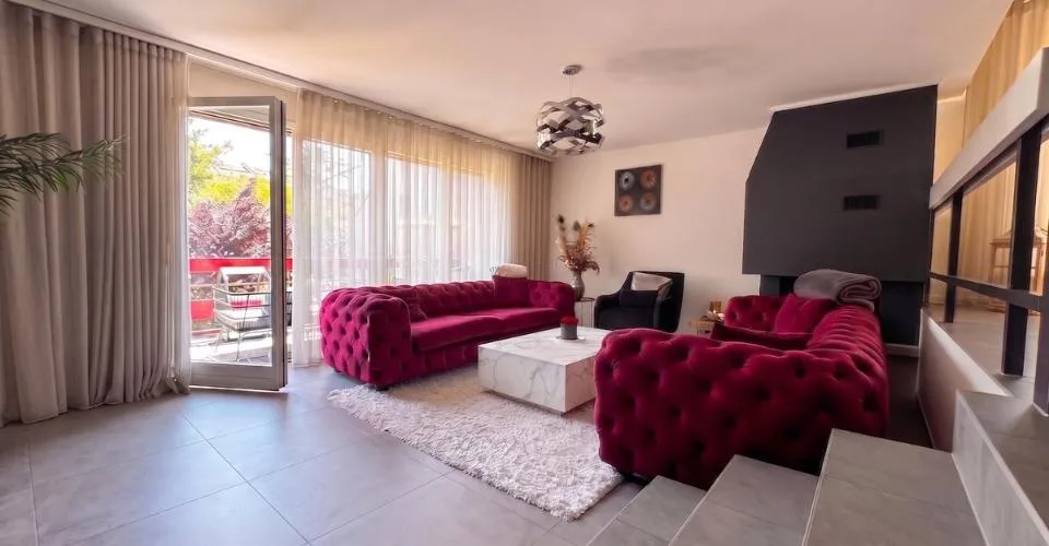 Raro! Triplex mansardato ristrutturato di 6 pezzi, vicino al centro – foto 5 di 26