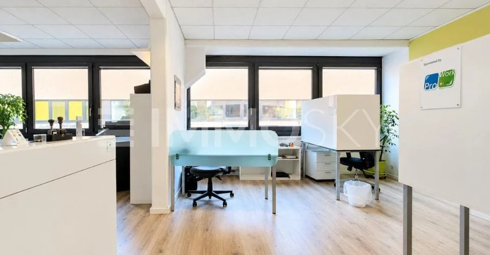 Travailler, partager, collaborer. Immeuble commercial parfait – photo 1 sur 10