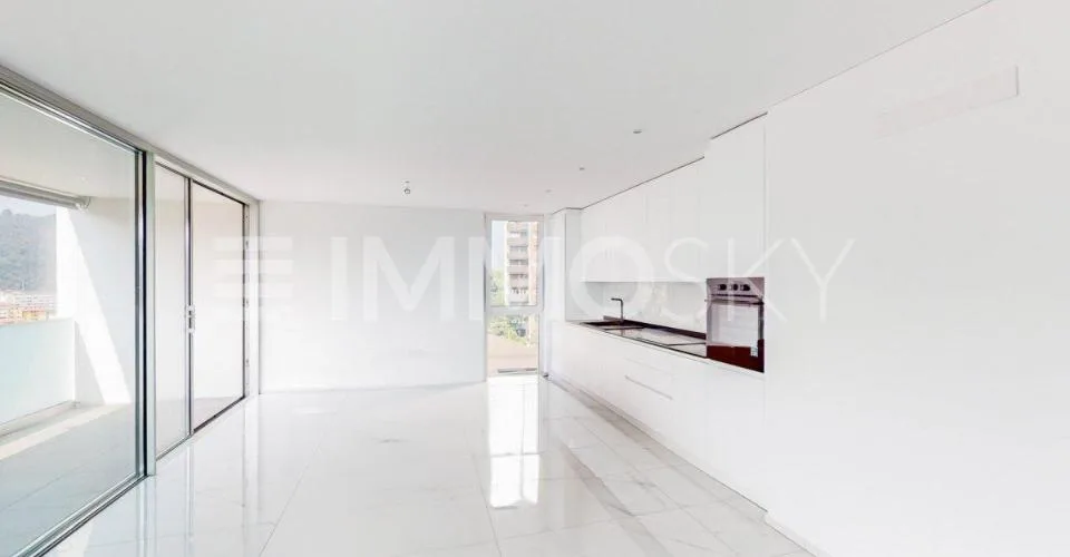 Attico con vista luminoso e confortevole in palazzina nuova – foto 2 di 10