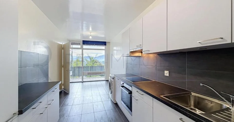 Appartement traversant avec terrasse – photo 2 sur 5