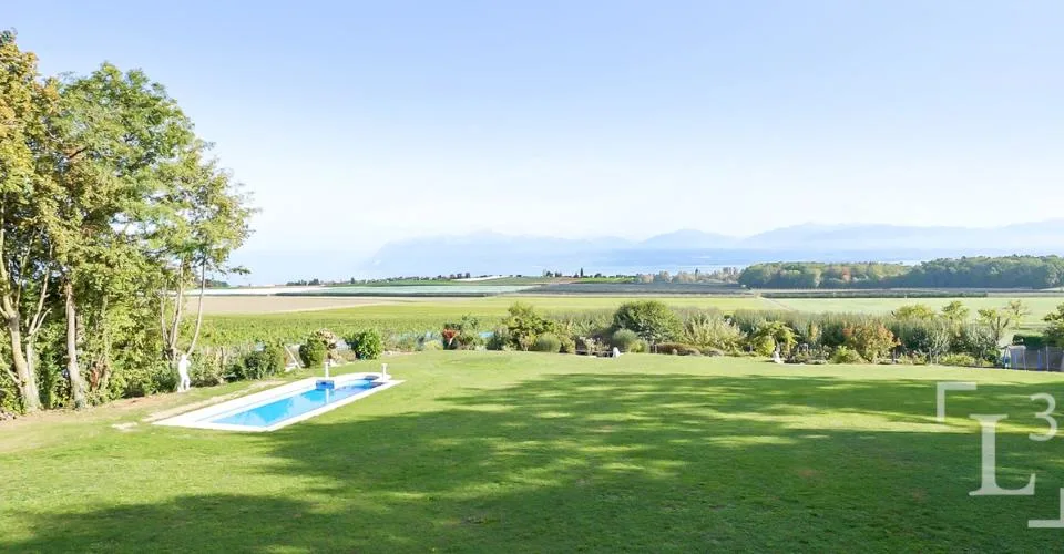 Propriété de caractère avec vaste jardin et vue sur le lac – photo 3 of 21