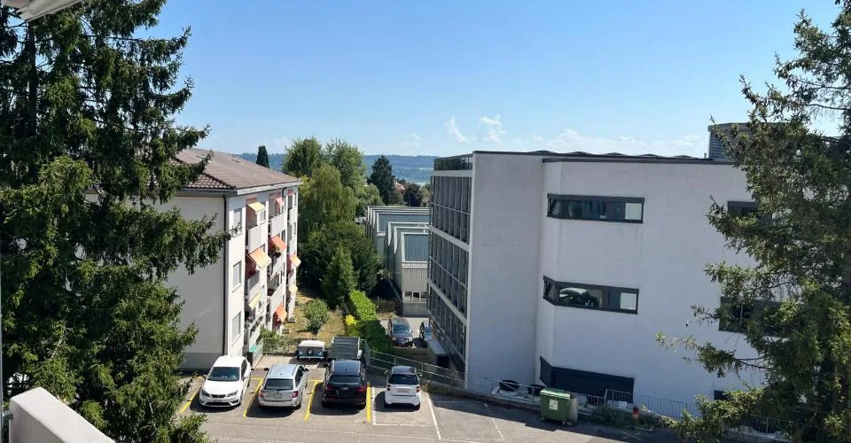 Bright 4.5-room apartment with a view in La Neuveville – photo 2 of 10