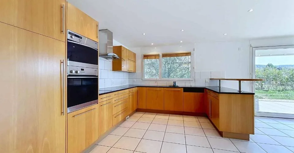 Family house in a quiet location with an open view of the countryside – photo 3 of 26