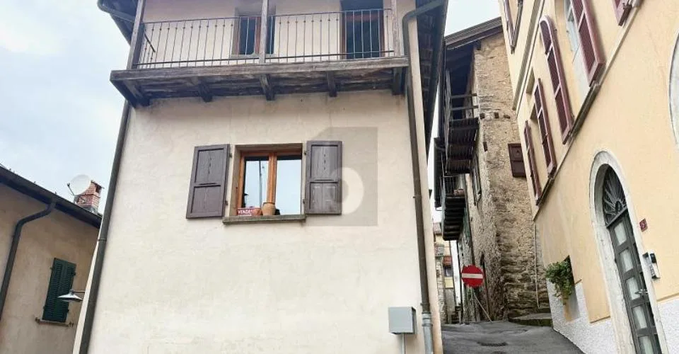 CENTRALE CON BELLISSIMA VISTA SULLA VALLE – foto 7 di 12