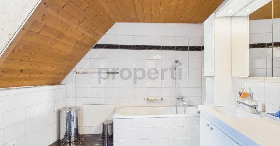 Appartamento mansardato di 5,5 locali con charme nel centro del villaggio di Malans – foto 9 di 26
