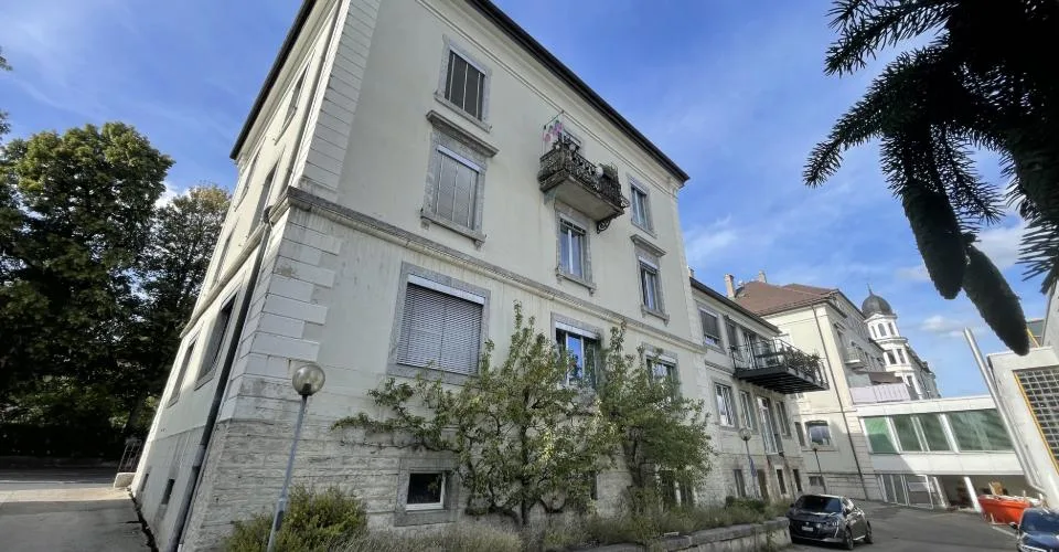 La Chaux-de-Fonds, spacieux appartement de 3,5 pièces (105 m2) avec place de parc extérieure – photo 20 sur 20