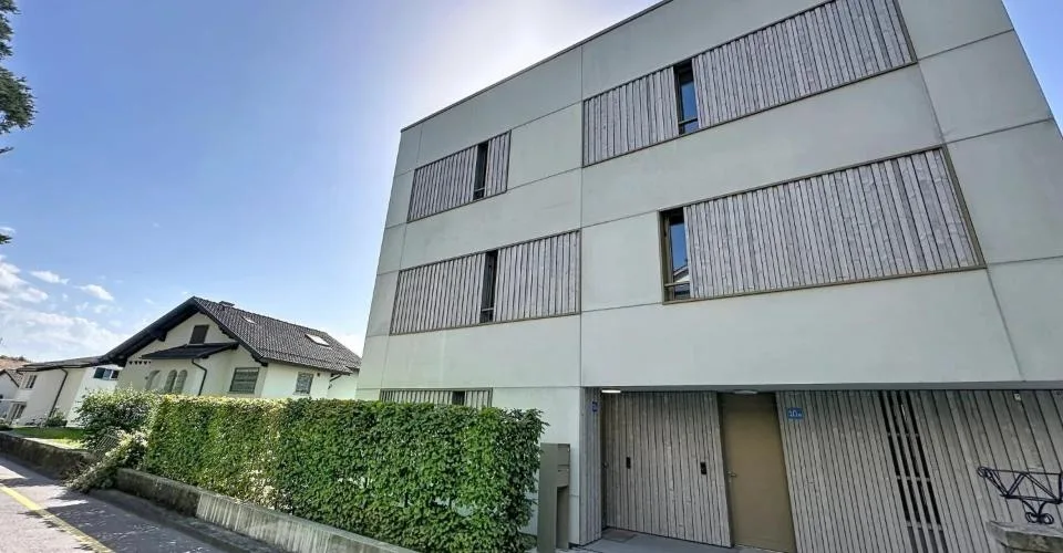 Lichtdurchflutete Familienvilla mit Garten, eine ideale Wohnumgebung in der Nähe aller Annehmlichkeiten. – Foto 12 von 12