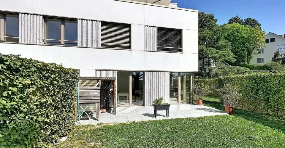 Lichtdurchflutete Familienvilla mit Garten, eine ideale Wohnumgebung in der Nähe aller Annehmlichkeiten. – Foto 11 von 12