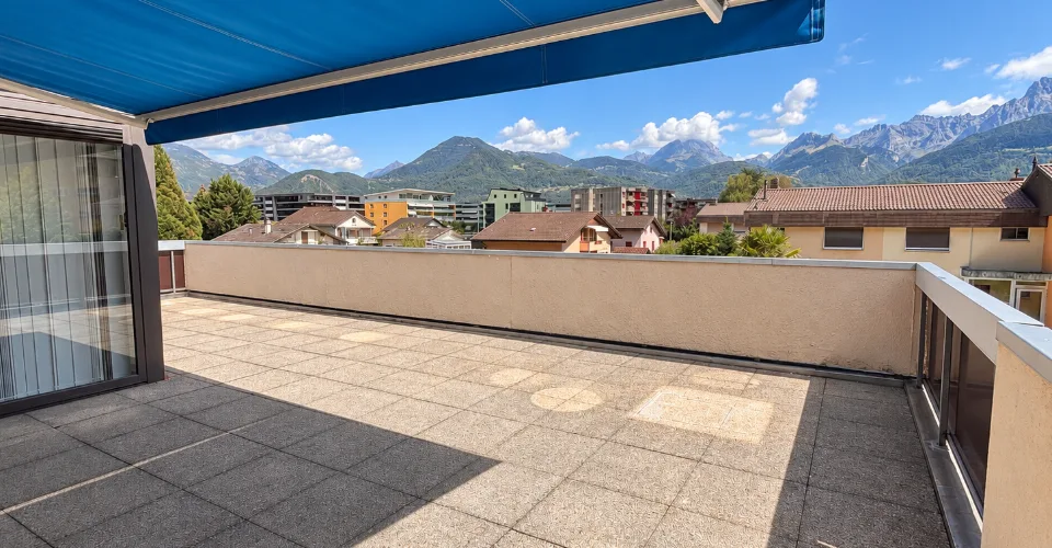 Bellissimo appartamento di 3.5 locali in affitto a Monthey con ampia terrazza