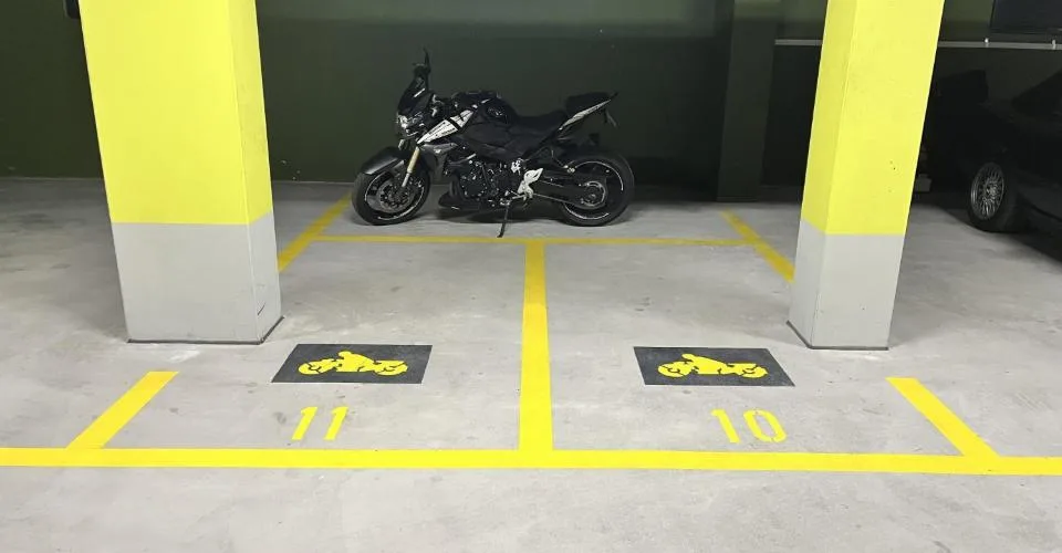 Motorradparkplatz in Einstellhalle zu vermieten – foto 2 di 2