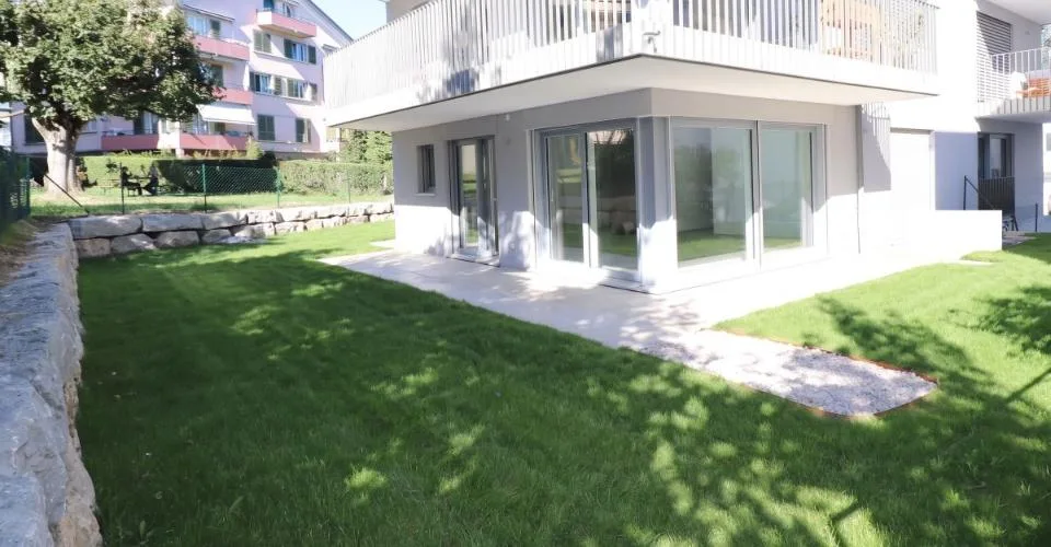 Selten zu haben! 5 Minuten zu Fuß vom CHUV und nahe dem Zentrum, wunderschöne Neuwagen-Erdgeschosswohnung, 4,5 Zimmer, Quartier ohne jede Lärmbelästigung! – Foto 6 von 10
