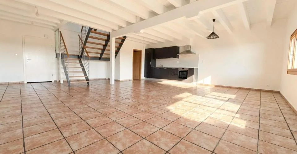 Duplex lumineux de 126 m² avec jardin commun dans un cadre verdoyant à Vuissens – foto 2 di 8