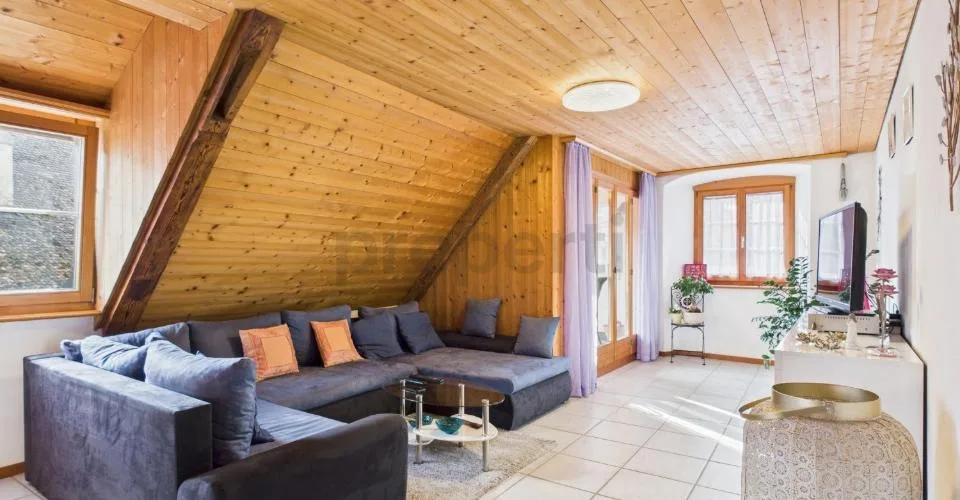 Stilvolle 5.5-Zimmer-Dachwohnung mit Charme im Dorfkern Malans – Foto 17 von 26