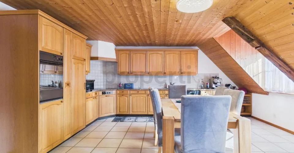 Stilvolle 5.5-Zimmer-Dachwohnung mit Charme im Dorfkern Malans – Foto 15 von 26