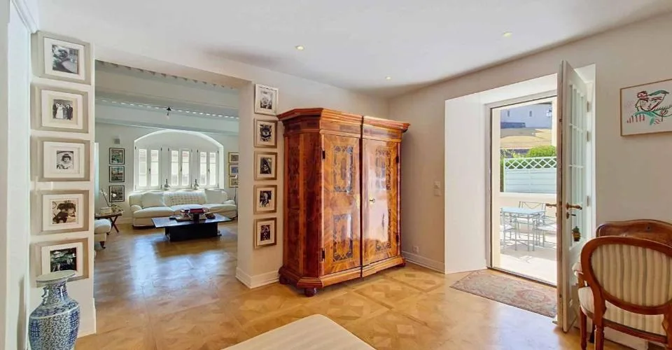 An exceptional residence in the heart of Genolier – photo 2 of 13